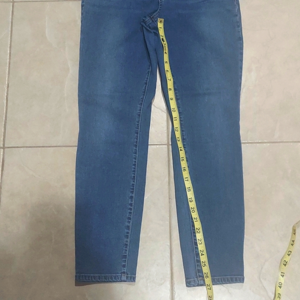 💥CLOSET CLEAR-OUT💥 3 Pairs of Skinny Jeans - Picture 15 of 16